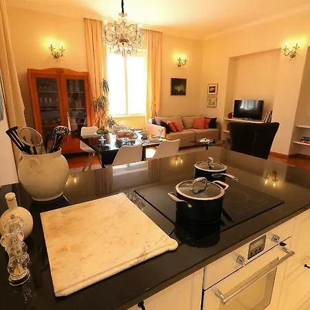 Miramare On The Апартаменты Сплит
